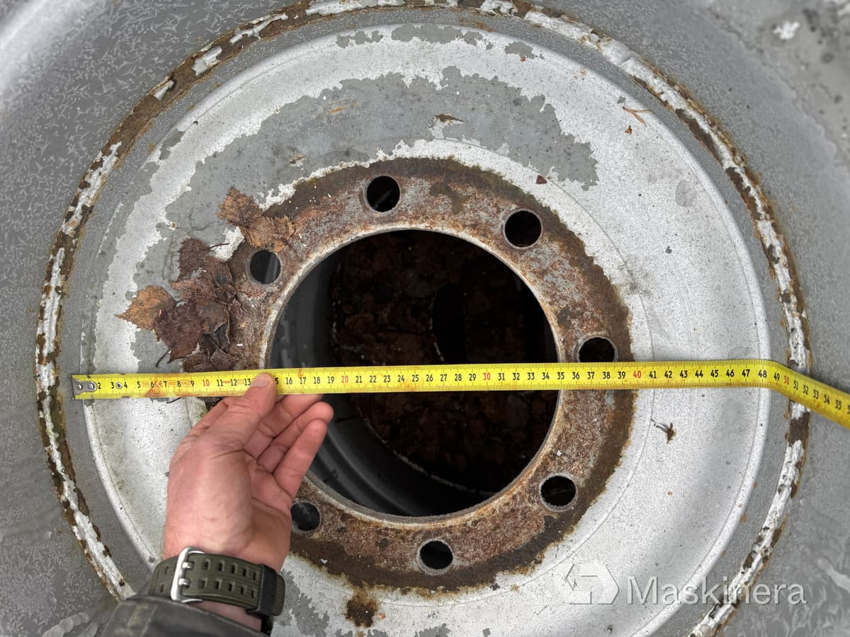 Rrota për Makineri ndërtimi Entreprenaddäck på fälg med dubbar: foto 7