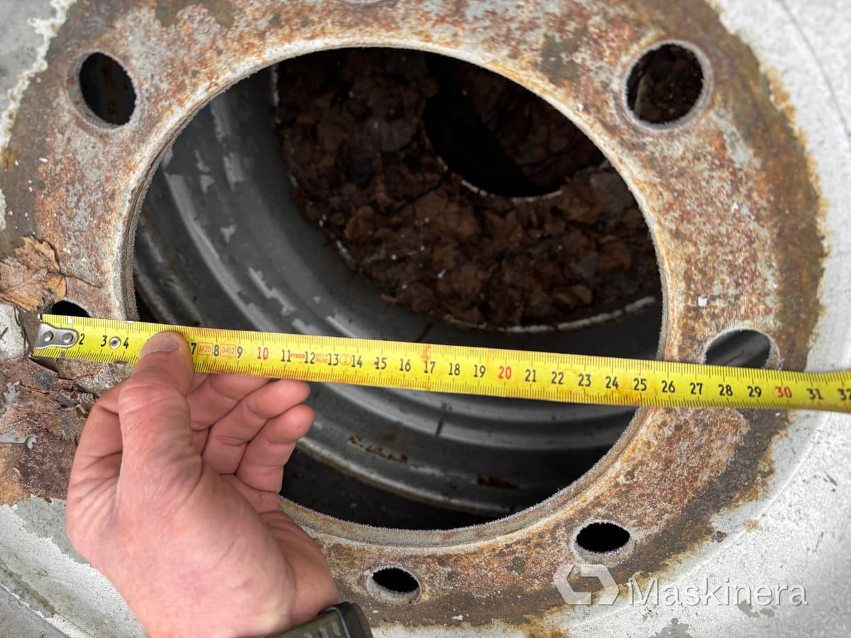 Rrota për Makineri ndërtimi Entreprenaddäck på fälg med dubbar: foto 9