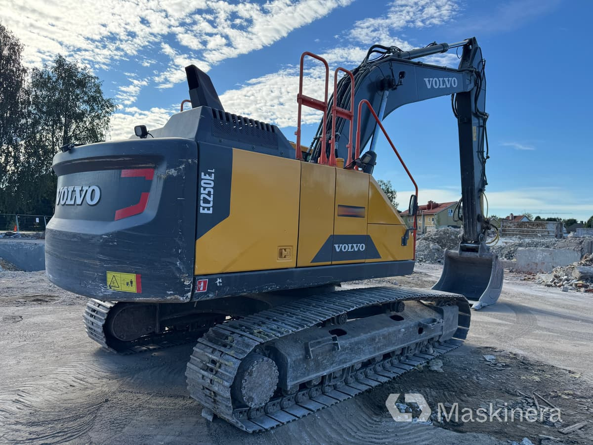 Grävmaskin Volvo EC250EL med tillbehör - Ekskavator me zinxhirë: foto 5 Grävmaskin Volvo EC250EL med tillbehör - Ekskavator me zinxhirë: foto 5