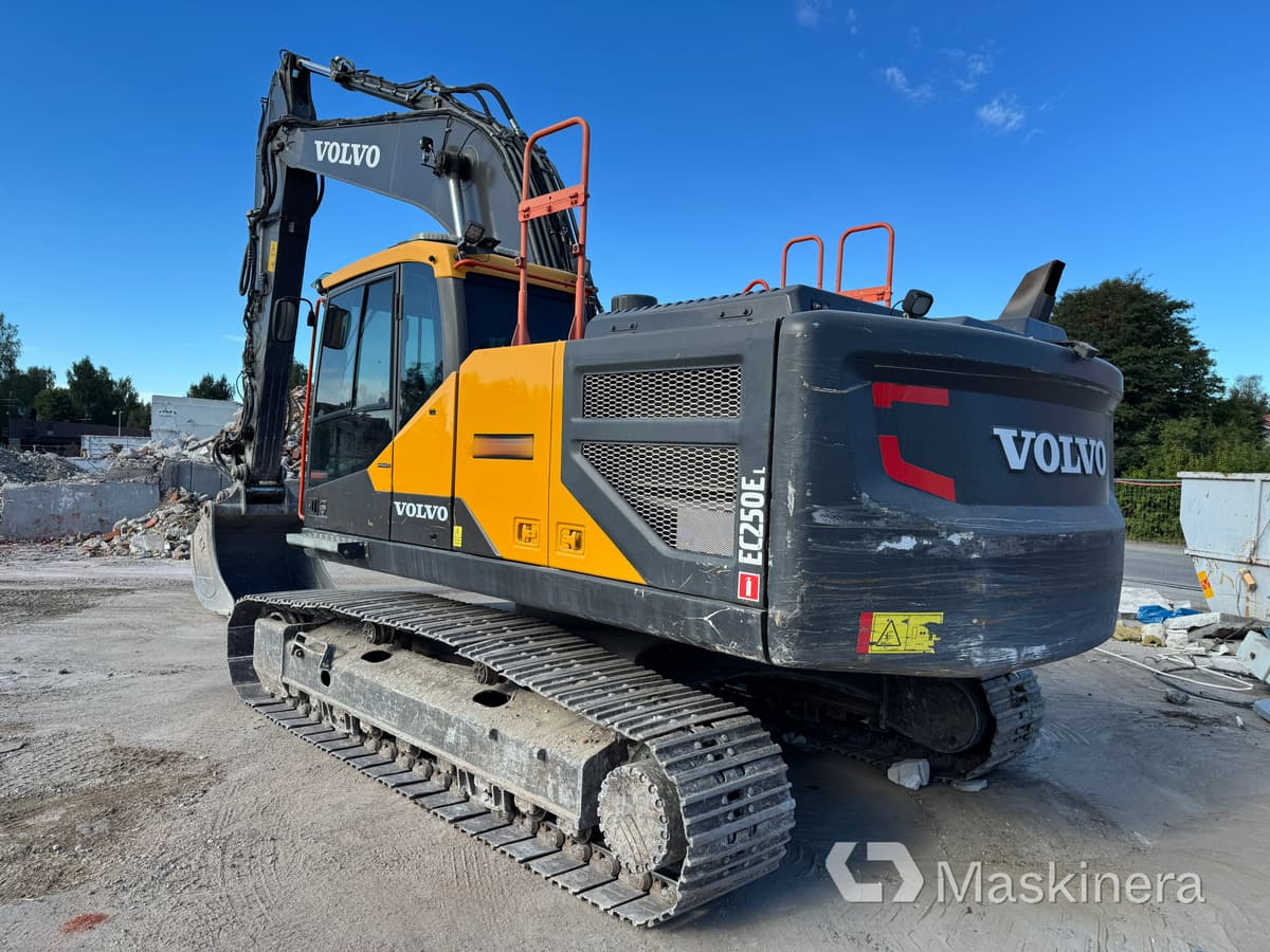 Grävmaskin Volvo EC250EL med tillbehör - Ekskavator me zinxhirë: foto 3 Grävmaskin Volvo EC250EL med tillbehör - Ekskavator me zinxhirë: foto 3