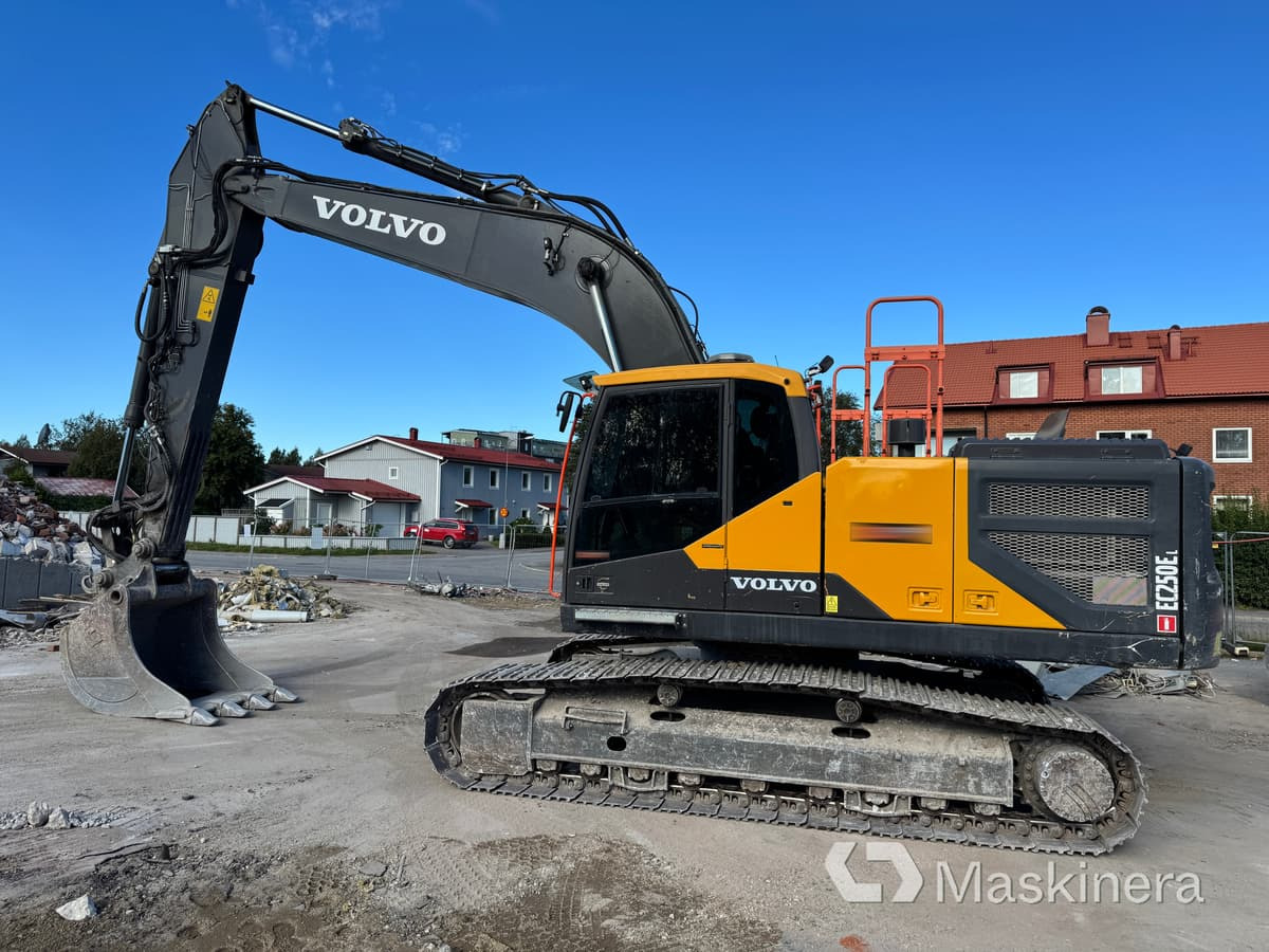 Grävmaskin Volvo EC250EL med tillbehör - Ekskavator me zinxhirë: foto 2 Grävmaskin Volvo EC250EL med tillbehör - Ekskavator me zinxhirë: foto 2