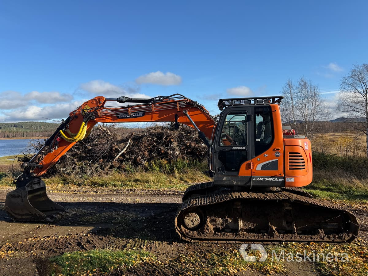 Grävmaskin Doosan DX140LCR-5 / Skördaraggregat 25RH - Ekskavator me zinxhirë: foto 2 Grävmaskin Doosan DX140LCR-5 / Skördaraggregat 25RH - Ekskavator me zinxhirë: foto 2