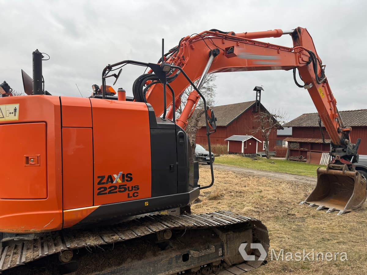 Grävmaskin Hitachi ZX225USLC-5B med redskap - Ekskavator me zinxhirë: foto 5 Grävmaskin Hitachi ZX225USLC-5B med redskap - Ekskavator me zinxhirë: foto 5
