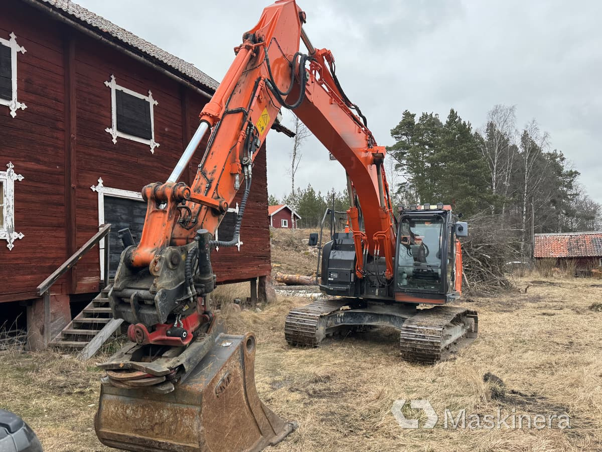 Grävmaskin Hitachi ZX225USLC-5B med redskap - Ekskavator me zinxhirë: foto 2 Grävmaskin Hitachi ZX225USLC-5B med redskap - Ekskavator me zinxhirë: foto 2