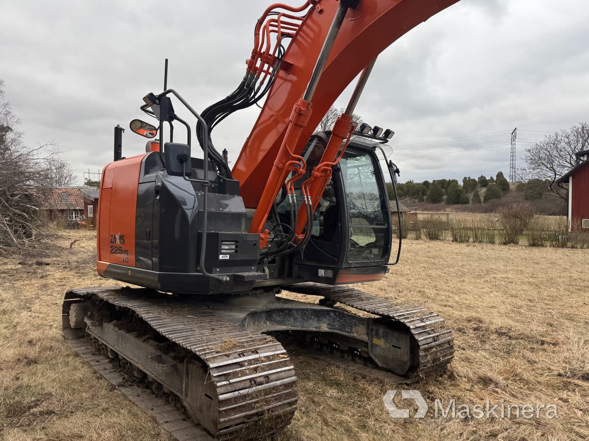 Grävmaskin Hitachi ZX225USLC-5B med redskap - Ekskavator me zinxhirë: foto 4 Grävmaskin Hitachi ZX225USLC-5B med redskap - Ekskavator me zinxhirë: foto 4