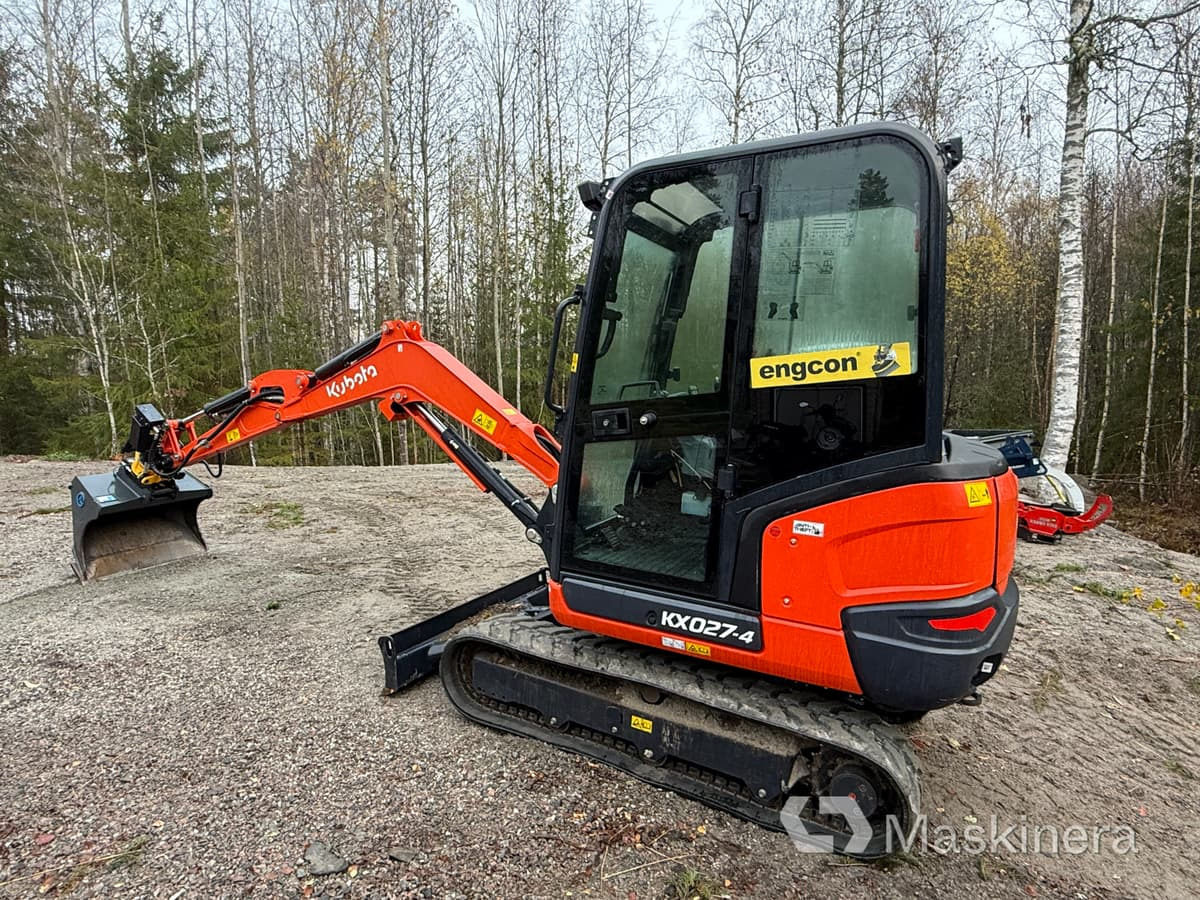 Grävmaskin Kubota KX027-4 med flera redskap - Ekskavator me zinxhirë: foto 3 Grävmaskin Kubota KX027-4 med flera redskap - Ekskavator me zinxhirë: foto 3