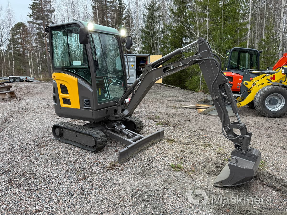 Grävmaskin Volvo EC18C med redskap - Ekskavator me zinxhirë: foto 3 Grävmaskin Volvo EC18C med redskap - Ekskavator me zinxhirë: foto 3