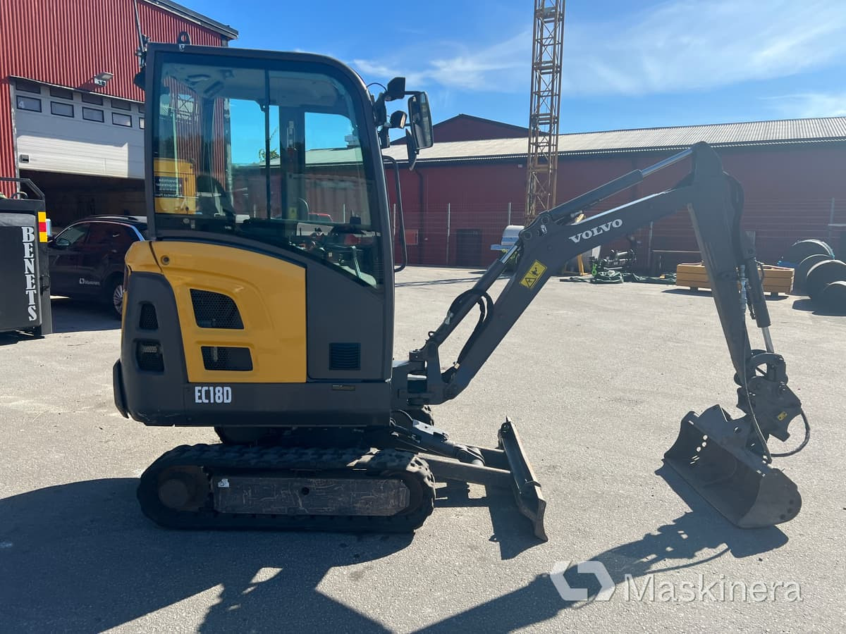 Grävmaskin Volvo EC18D med maskintrailer och redskap - Ekskavator me zinxhirë: foto 5 Grävmaskin Volvo EC18D med maskintrailer och redskap - Ekskavator me zinxhirë: foto 5