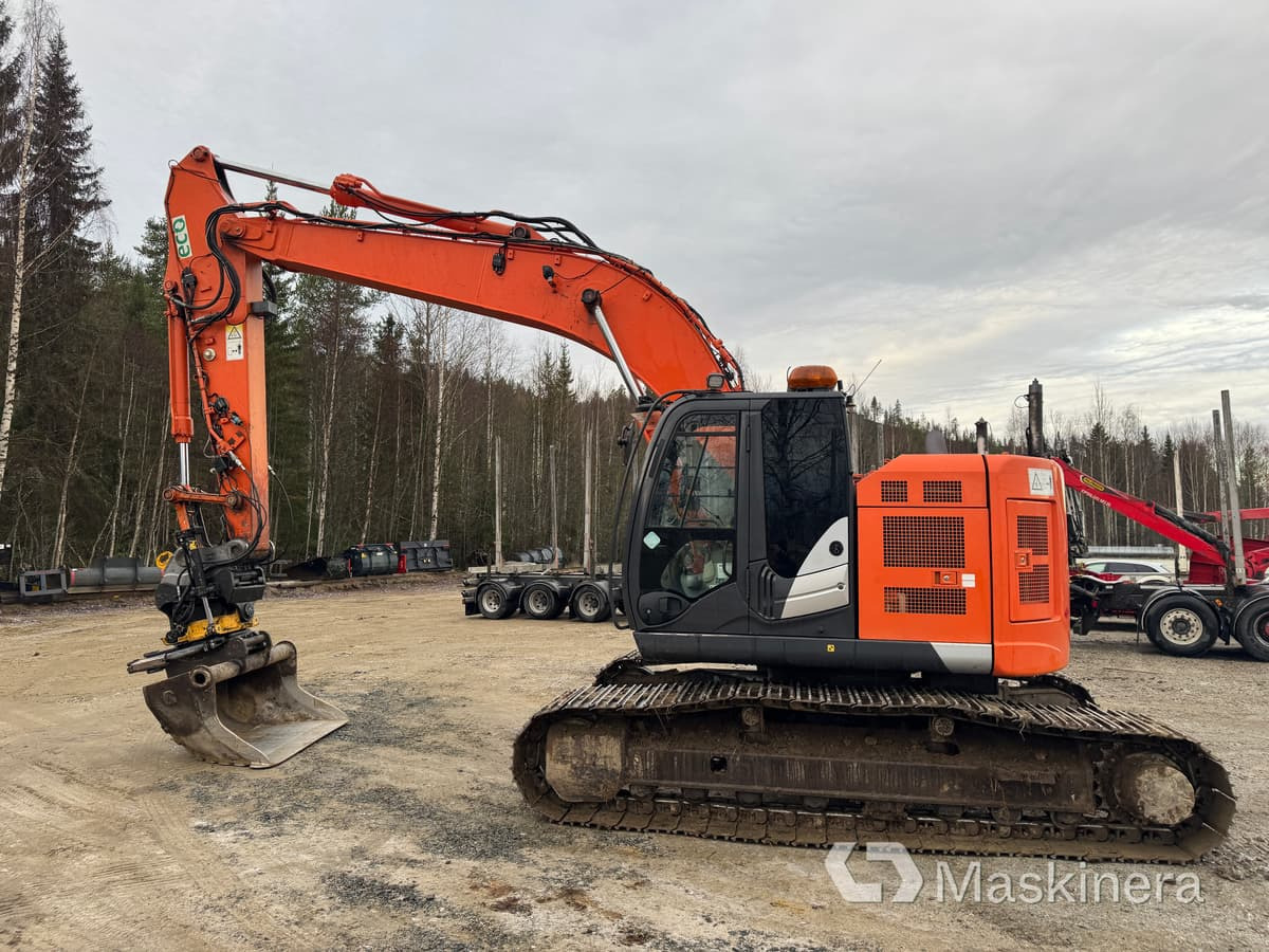 Hitachi ZX 225 USLC-5B Grävmaskin Hitachi ZX225USLC-5B - Ekskavator me zinxhirë: foto 2 Hitachi ZX 225 USLC-5B Grävmaskin Hitachi ZX225USLC-5B - Ekskavator me zinxhirë: foto 2