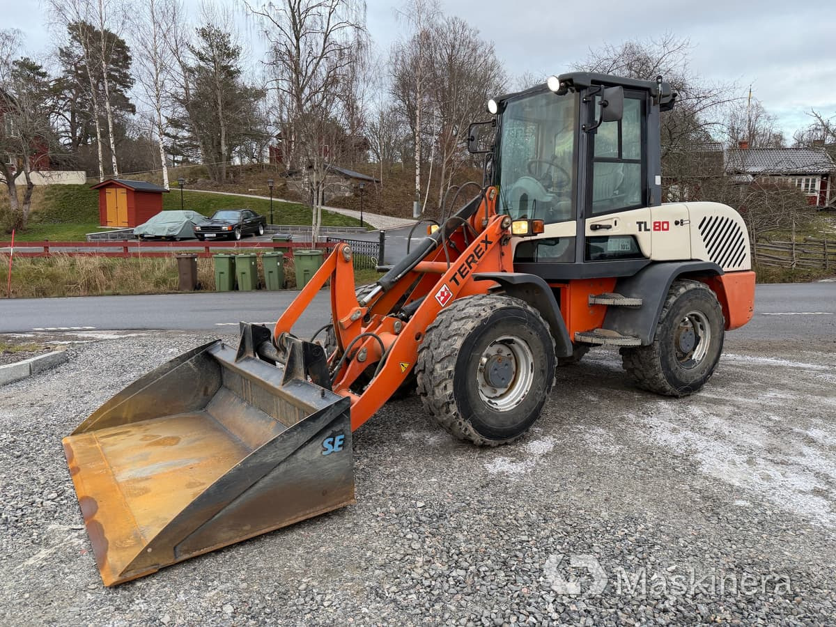Hjullastare Terex TL80 med tillbehör - Fadrom me goma: foto 1 Hjullastare Terex TL80 med tillbehör - Fadrom me goma: foto 1
