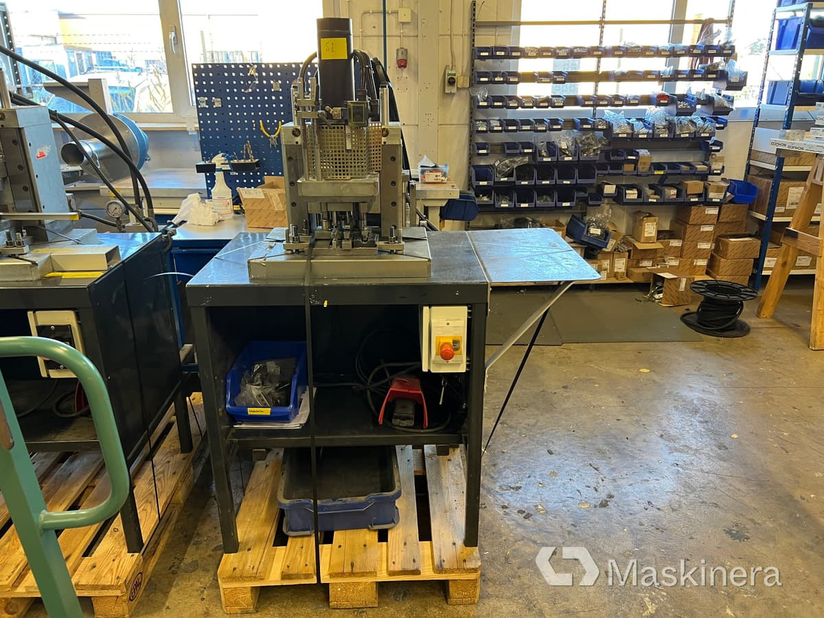 Hydraulisk press Santas Mekaniska DS88 - Makinë për përpunimin e metalit: foto 1 Hydraulisk press Santas Mekaniska DS88 - Makinë për përpunimin e metalit: foto 1