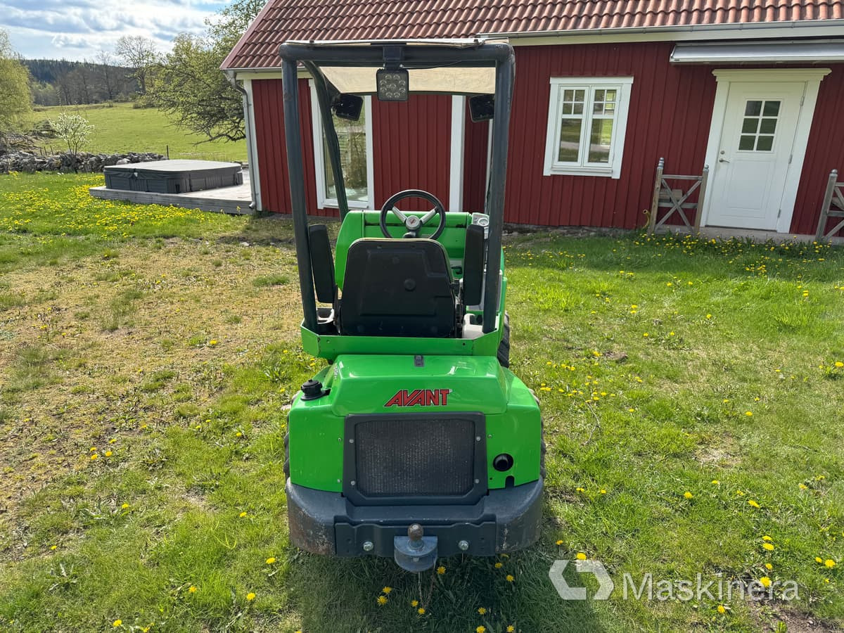 Kompaktlastare Avant 520 med pallgafflar - Ngarkues i artikuluar: foto 4 Kompaktlastare Avant 520 med pallgafflar - Ngarkues i artikuluar: foto 4
