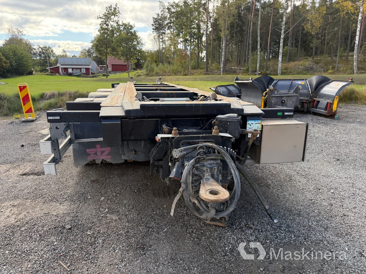 Lastväxlarkärra 3-axlad med tipp CMT Chojnice PT 12-20 - Rimorkio roll-off/ Skip loader: foto 2 Lastväxlarkärra 3-axlad med tipp CMT Chojnice PT 12-20 - Rimorkio roll-off/ Skip loader: foto 2