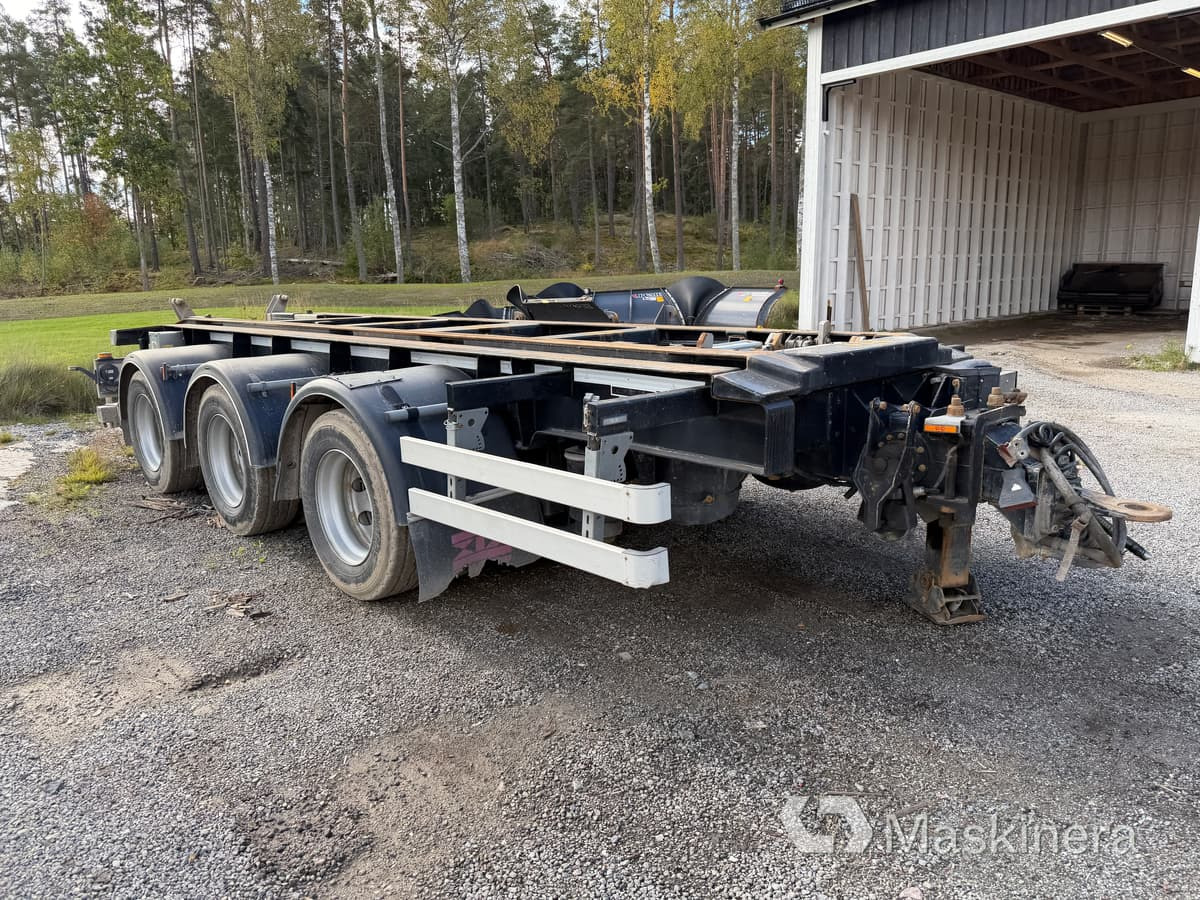 Lastväxlarkärra 3-axlad med tipp CMT Chojnice PT 12-20 - Rimorkio roll-off/ Skip loader: foto 3 Lastväxlarkärra 3-axlad med tipp CMT Chojnice PT 12-20 - Rimorkio roll-off/ Skip loader: foto 3