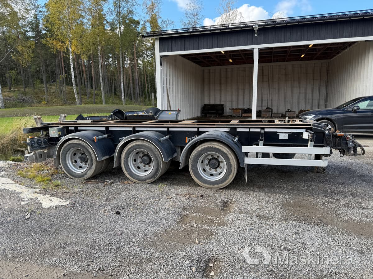 Lastväxlarkärra 3-axlad med tipp CMT Chojnice PT 12-20 - Rimorkio roll-off/ Skip loader: foto 4 Lastväxlarkärra 3-axlad med tipp CMT Chojnice PT 12-20 - Rimorkio roll-off/ Skip loader: foto 4