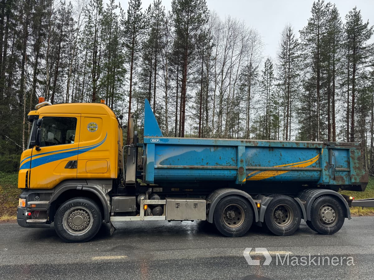 Scania R500LB8X4*4HHA Kassett bil Scania R500 tridem med vagn - Kamion vetëshkarkues: foto 3 Scania R500LB8X4*4HHA Kassett bil Scania R500 tridem med vagn - Kamion vetëshkarkues: foto 3