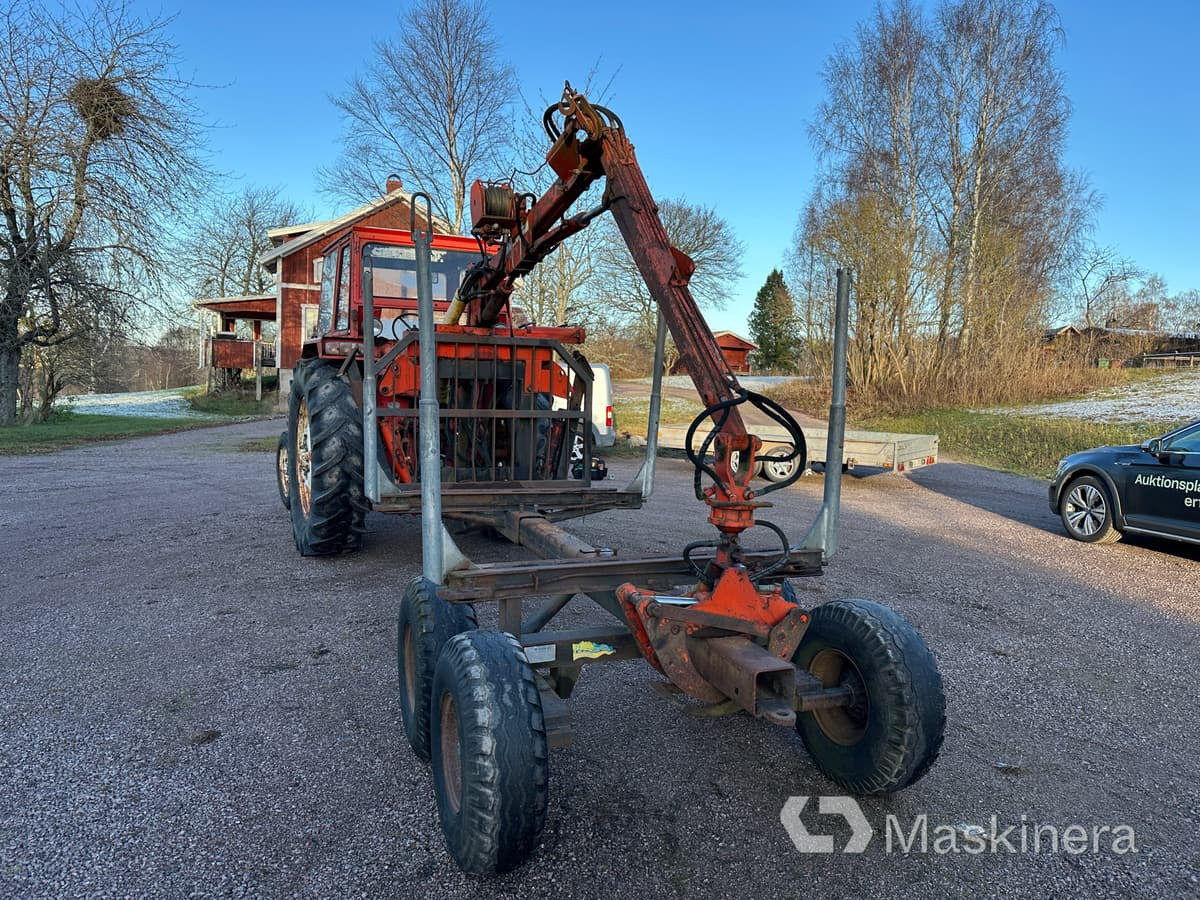 Traktor Belarus 50S med skogsvagn och lastare - Traktor: foto 5 Traktor Belarus 50S med skogsvagn och lastare - Traktor: foto 5