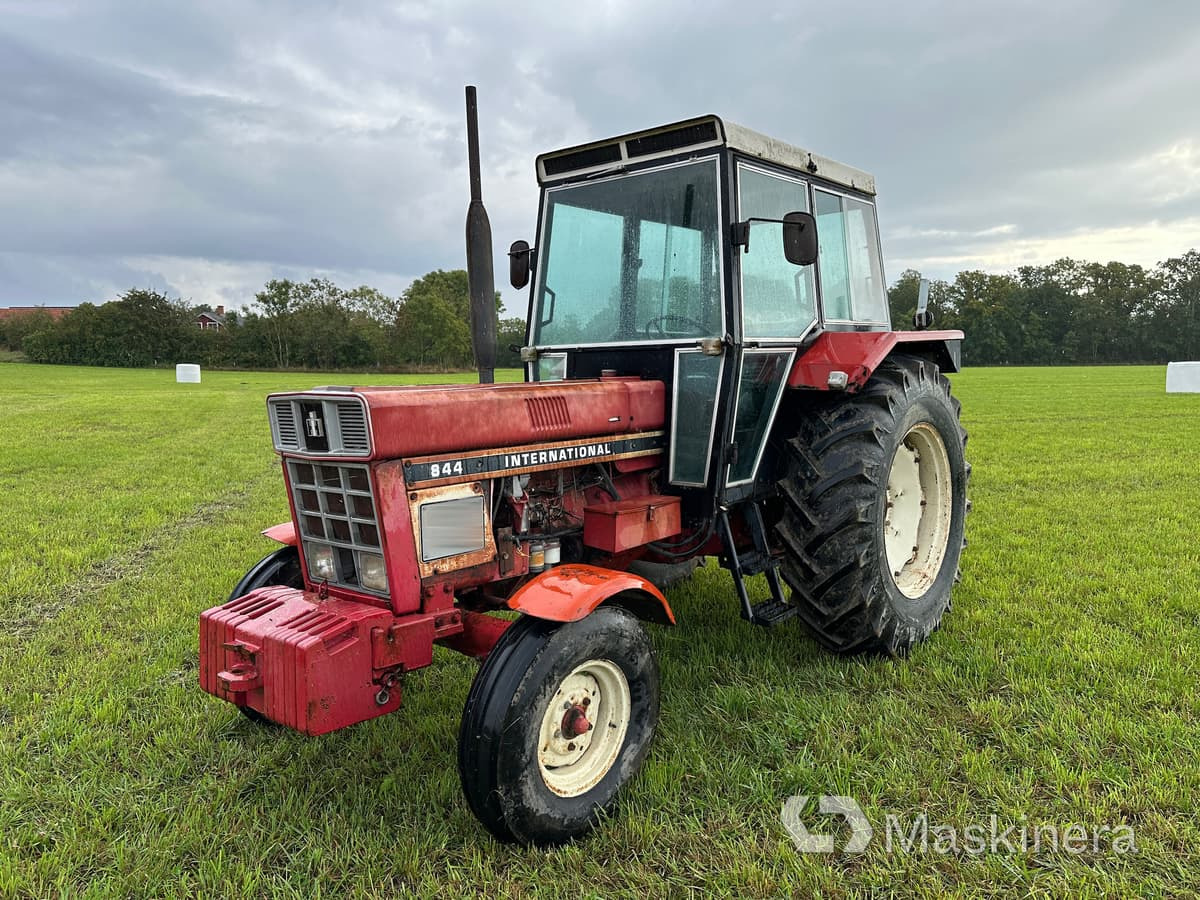 Traktor International 844 - Traktor: foto 1 Traktor International 844 - Traktor: foto 1