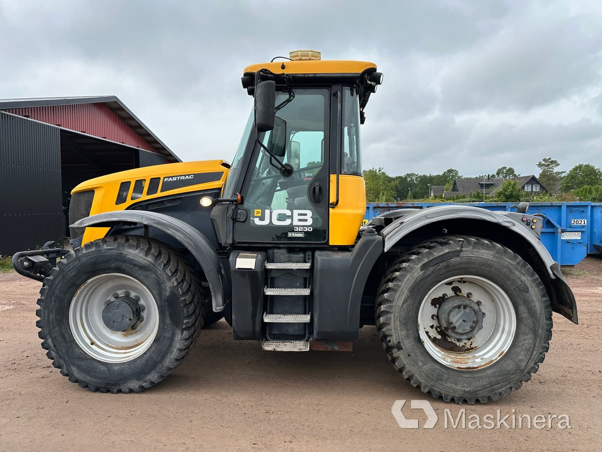 Traktor JCB Fastrac 3230 XTRA - Traktor: foto 2 Traktor JCB Fastrac 3230 XTRA - Traktor: foto 2