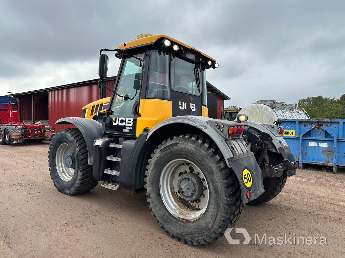 Traktor JCB Fastrac 3230 XTRA - Traktor: foto 3 Traktor JCB Fastrac 3230 XTRA - Traktor: foto 3
