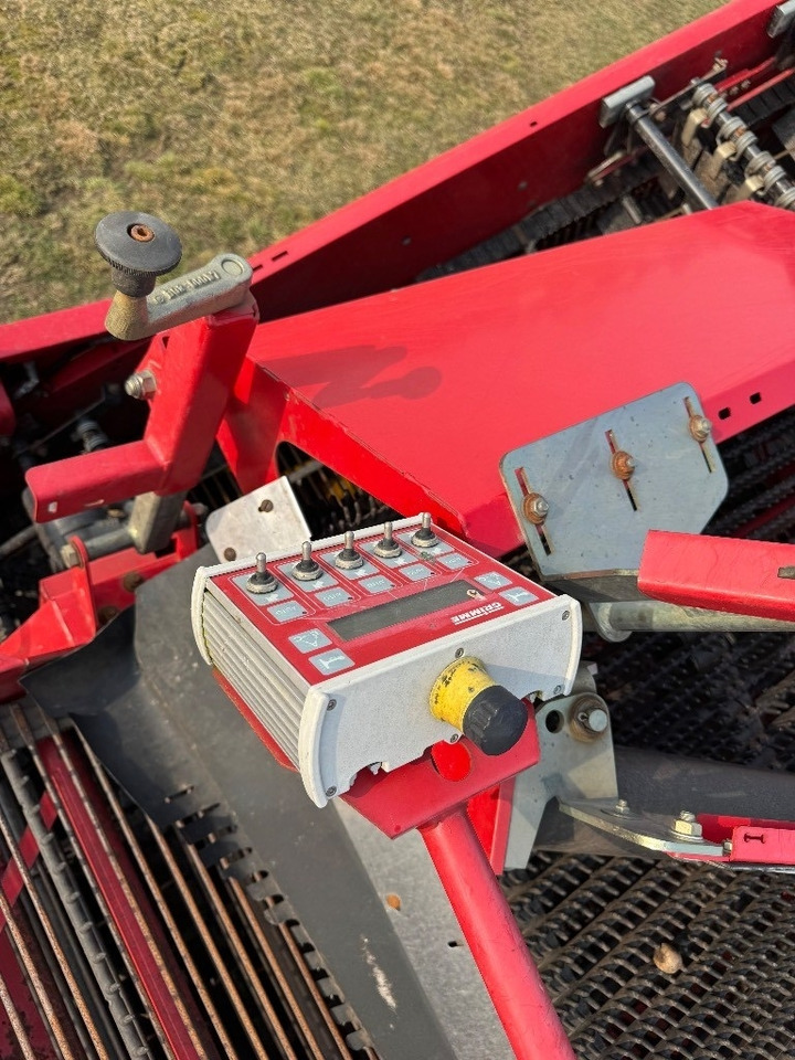 Makinë për nxjerrjen e patateve Grimme SE 150-60 XXL: foto 13 Makinë për nxjerrjen e patateve Grimme SE 150-60 XXL: foto 13