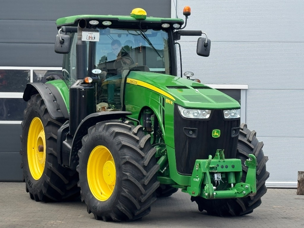 John Deere 8310 R - Traktor: foto 1 John Deere 8310 R - Traktor: foto 1