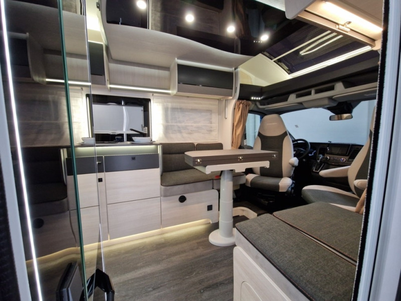Chausson 788 Titanium Ultimate Ford M24 - Kamper gjysmë i integruar: foto 4 Chausson 788 Titanium Ultimate Ford M24 - Kamper gjysmë i integruar: foto 4