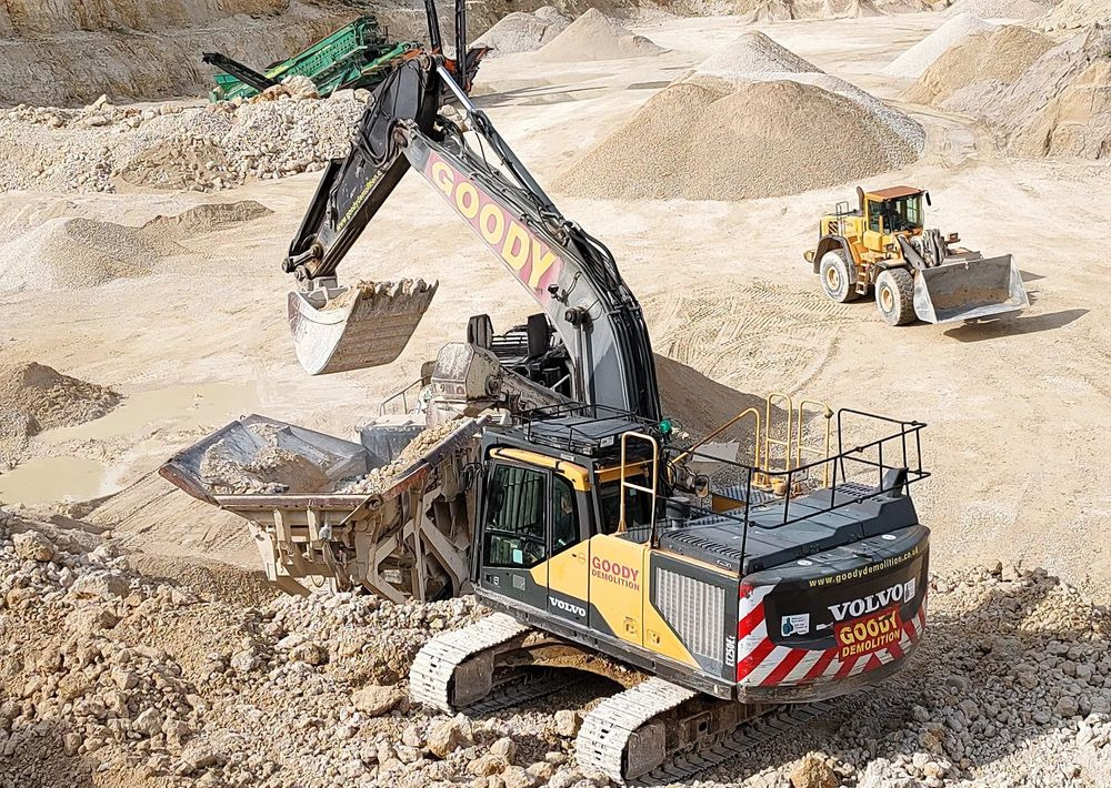 Volvo EC 250 EL - Ekskavator me zinxhirë: foto 3 Volvo EC 250 EL - Ekskavator me zinxhirë: foto 3
