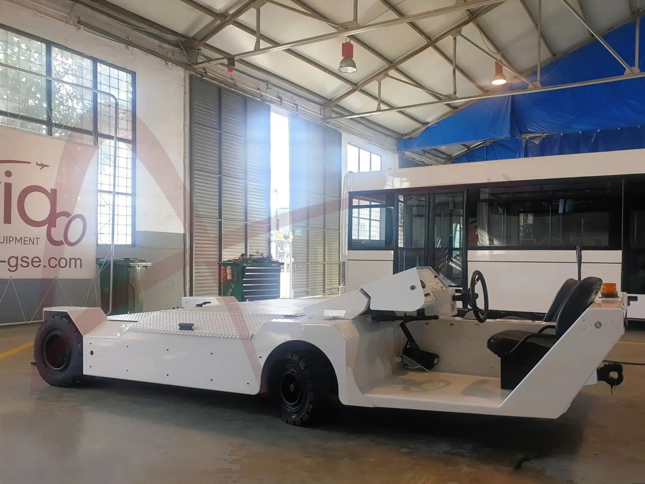 LEKTRO AP8950SD - Automjet për tërheqjen e aeroplanit: foto 1 LEKTRO AP8950SD - Automjet për tërheqjen e aeroplanit: foto 1