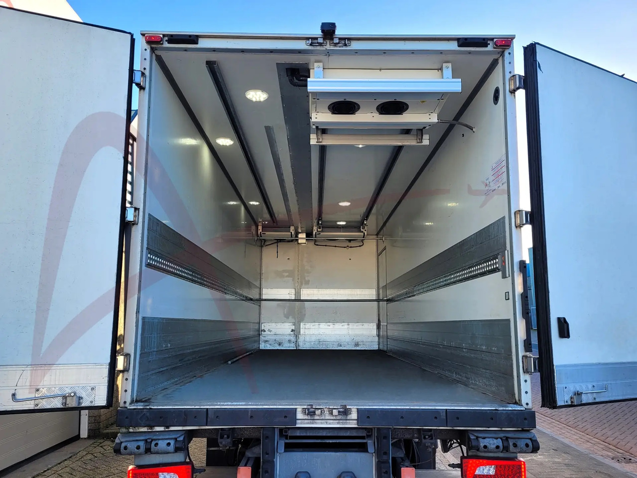 SCANIA P250 - Kamion vagonetë: foto 3 SCANIA P250 - Kamion vagonetë: foto 3