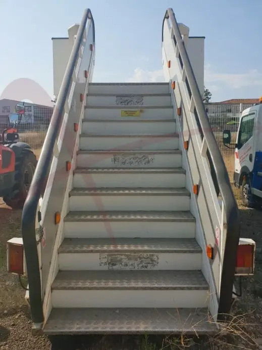 TEMG TG2244 - Shkallë për pasagjerët: foto 2 TEMG TG2244 - Shkallë për pasagjerët: foto 2