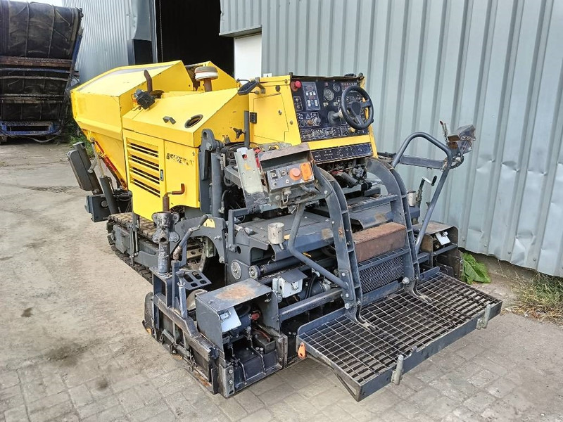 Bomag BF 223 C asfalteermachine asphalt paver dynamo - Shtrues asfalti: foto 4 Bomag BF 223 C asfalteermachine asphalt paver dynamo - Shtrues asfalti: foto 4