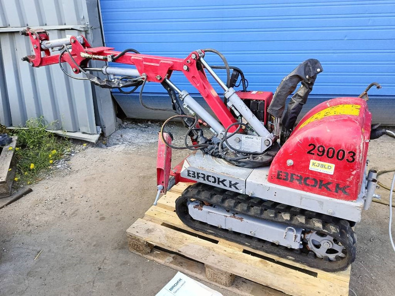 Brokk mini cut 40 demolition robot remote controlled - Ekskavator me zinxhirë: foto 2 Brokk mini cut 40 demolition robot remote controlled - Ekskavator me zinxhirë: foto 2