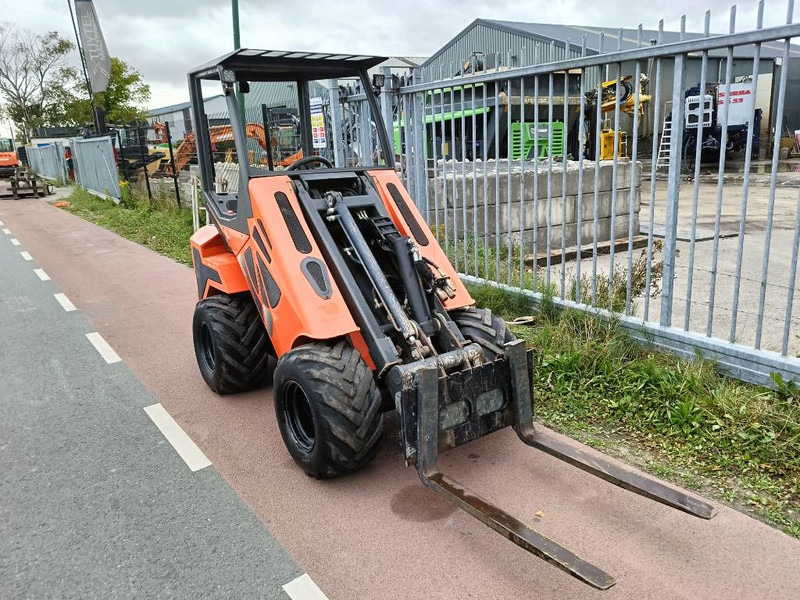 Cast 33 TLS minishovel mini loader giant avant 1400kg - Mini fadrom me zinxhir: foto 3 Cast 33 TLS minishovel mini loader giant avant 1400kg - Mini fadrom me zinxhir: foto 3