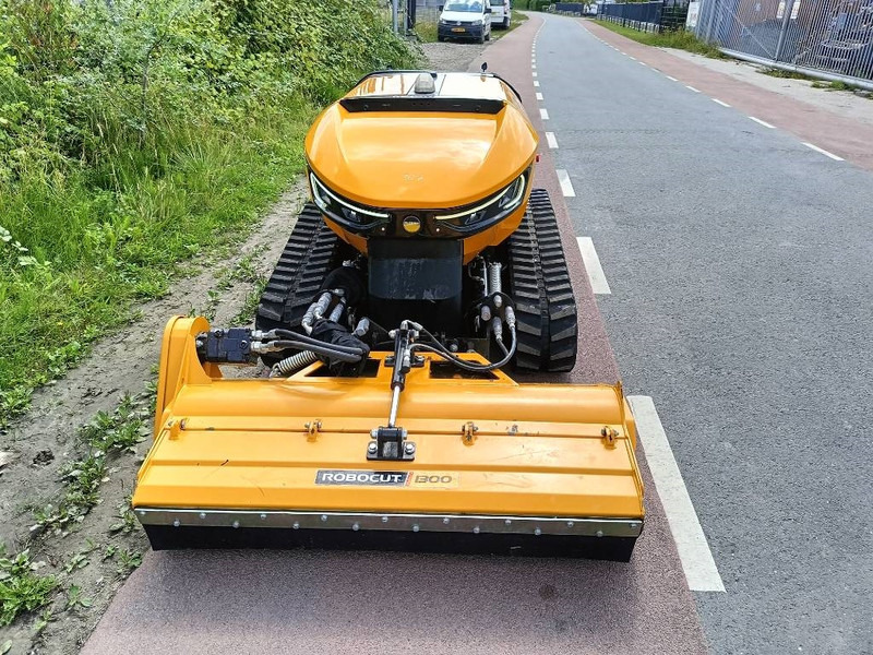McConnel Robocut RC56 robot remote maaier mower 1200kg - Korrëse bari: foto 3 McConnel Robocut RC56 robot remote maaier mower 1200kg - Korrëse bari: foto 3