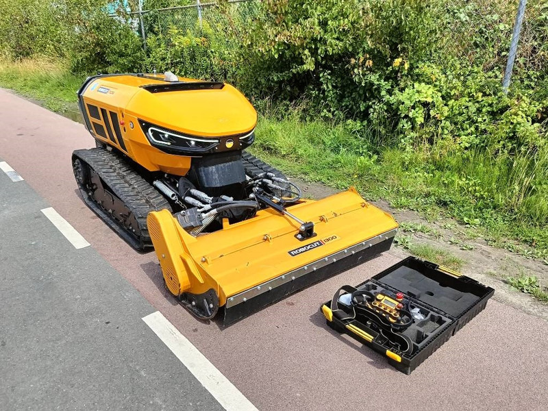 McConnel Robocut RC56 robot remote maaier mower 1200kg - Korrëse bari: foto 4 McConnel Robocut RC56 robot remote maaier mower 1200kg - Korrëse bari: foto 4