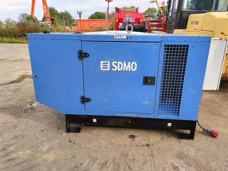 SDMO J 44 K 44kva 64 A 35 kw generator aggregaat silent - Set gjeneratori: foto 2 SDMO J 44 K 44kva 64 A 35 kw generator aggregaat silent - Set gjeneratori: foto 2