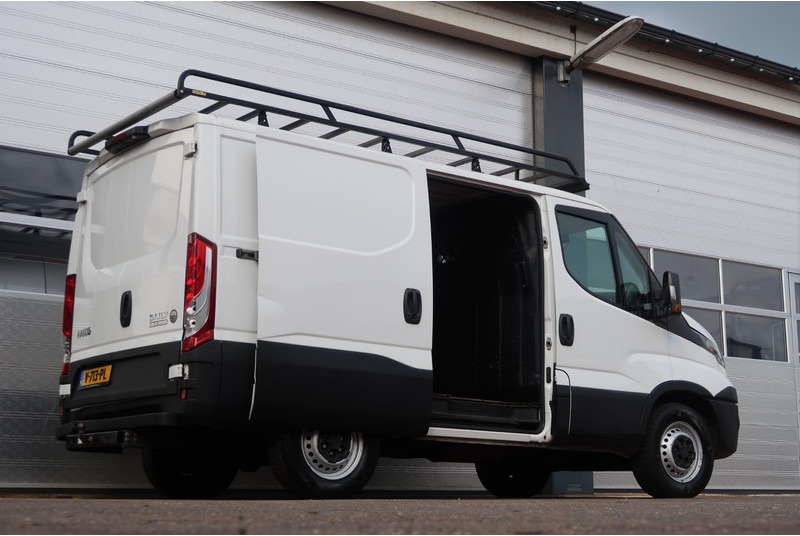 Iveco Daily 35S14V 300 L1H1 AUT/ 3,5t/ CAM/ CRUISE/ TREKHAAK/ AIRCO/ ETC - Furgon: foto 3 Iveco Daily 35S14V 300 L1H1 AUT/ 3,5t/ CAM/ CRUISE/ TREKHAAK/ AIRCO/ ETC - Furgon: foto 3
