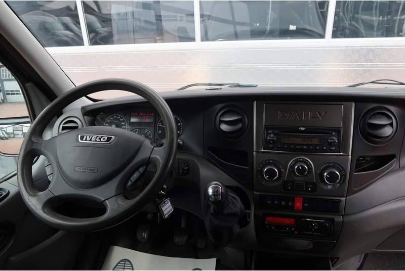Iveco Daily 35S17V L2H3 1E EIG/ 3.5T/ AIRCO/ CRUISE/ TREKHAAK - Furgon: foto 5 Iveco Daily 35S17V L2H3 1E EIG/ 3.5T/ AIRCO/ CRUISE/ TREKHAAK - Furgon: foto 5