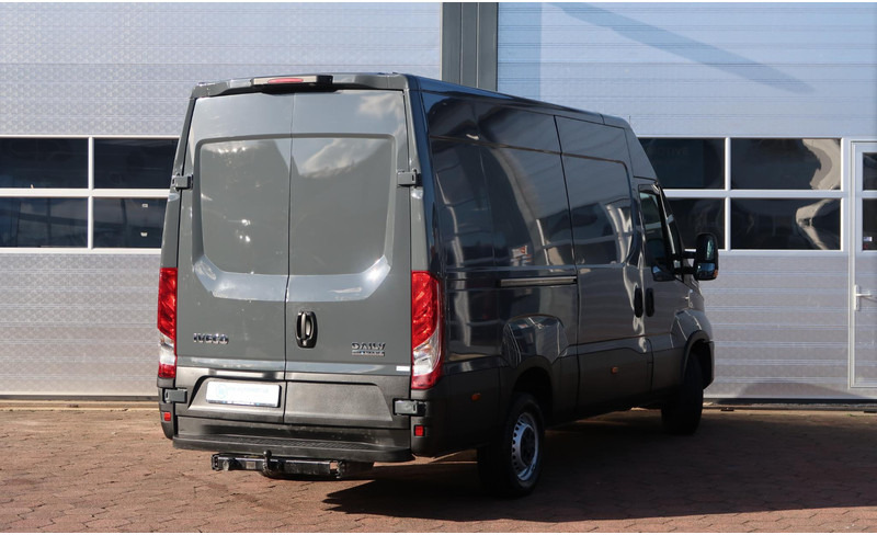 Iveco Daily 35S18HV 3.0 35 L2 H2 AUT/ LED/ CAMERA/ 3.5T/ CRUISE/ CLIMA/ TREKHAAK - Furgon: foto 4 Iveco Daily 35S18HV 3.0 35 L2 H2 AUT/ LED/ CAMERA/ 3.5T/ CRUISE/ CLIMA/ TREKHAAK - Furgon: foto 4