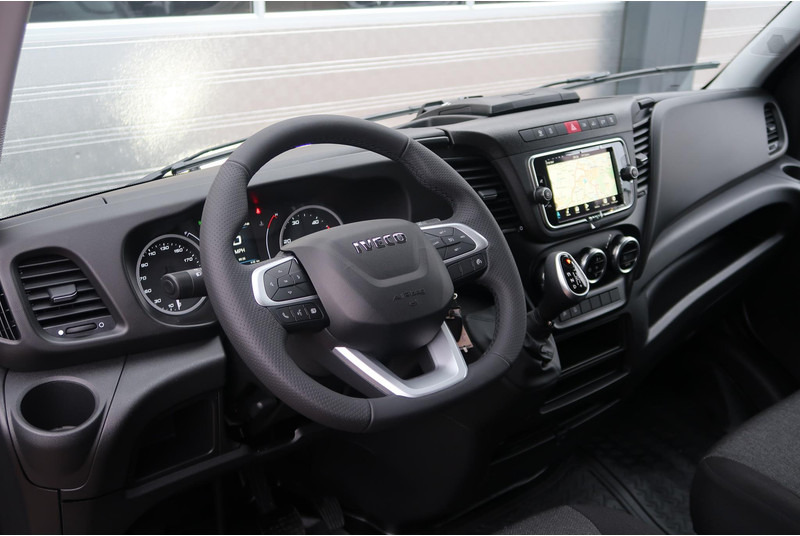 Iveco Daily 35S18HV 3.0 L2H2 BPM VRIJ/ AUT/ 2X SCHUIFDEUR/ CAMERA/ LED/ CRUISE/ CLIMA/ NAVI/ - Furgon: foto 2 Iveco Daily 35S18HV 3.0 L2H2 BPM VRIJ/ AUT/ 2X SCHUIFDEUR/ CAMERA/ LED/ CRUISE/ CLIMA/ NAVI/ - Furgon: foto 2