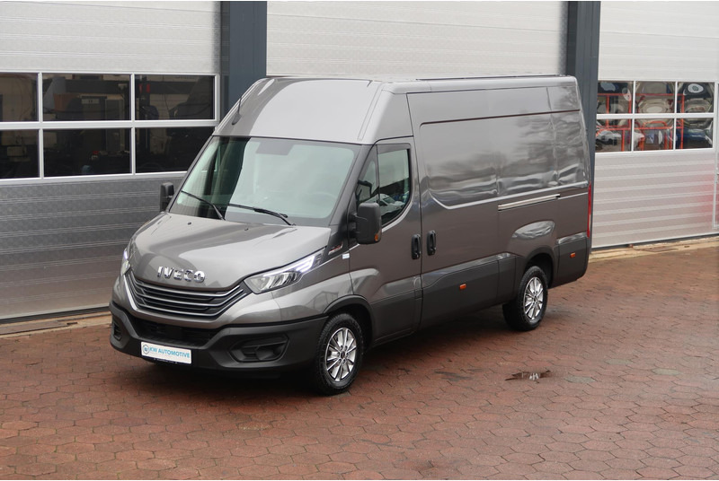 Iveco Daily 35S18HV 3.0 L2H2 BPM VRIJ/ AUT/ 2X SCHUIFDEUR/ CAMERA/ LED/ CRUISE/ CLIMA/ NAVI/ - Furgon: foto 4 Iveco Daily 35S18HV 3.0 L2H2 BPM VRIJ/ AUT/ 2X SCHUIFDEUR/ CAMERA/ LED/ CRUISE/ CLIMA/ NAVI/ - Furgon: foto 4