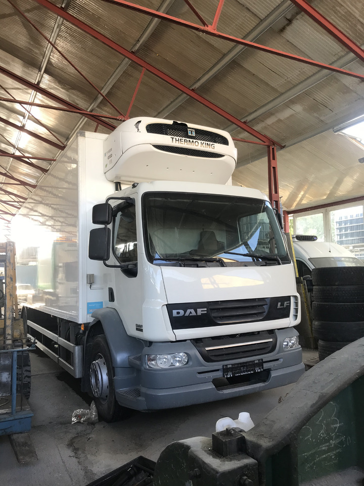 DAF LF 55.220 19T EURO5 THERMOKING T-1000R 3 TEMPERATURE - Kamion frigorifer: foto 2 DAF LF 55.220 19T EURO5 THERMOKING T-1000R 3 TEMPERATURE - Kamion frigorifer: foto 2