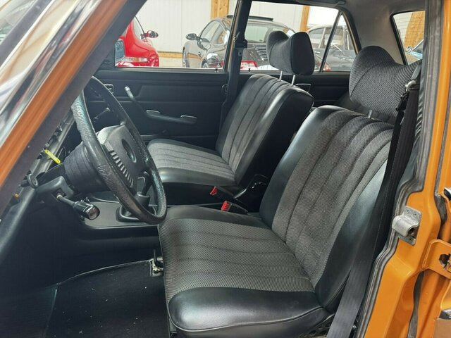 MERCEDES-BENZ 200 D/8 W115 - Sedan: foto 3 MERCEDES-BENZ 200 D/8 W115 - Sedan: foto 3