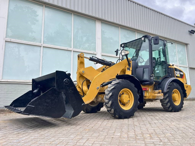 Cat 906 M 2016 - Fadrom me goma: foto 2 Cat 906 M 2016 - Fadrom me goma: foto 2