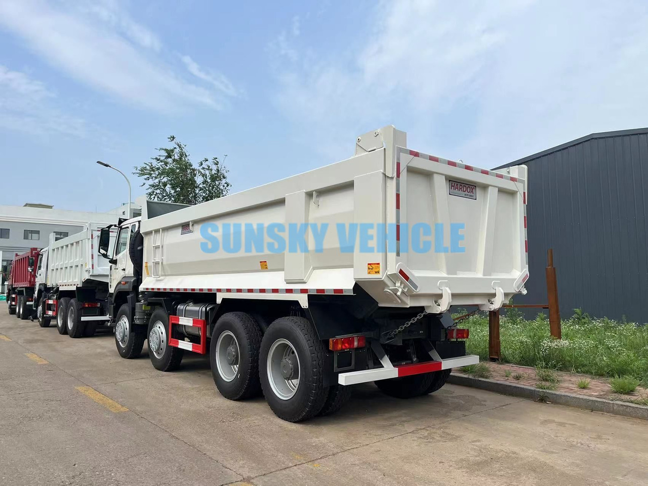 HOWO 8X4 dump truck - Kamion vetëshkarkues: foto 4 HOWO 8X4 dump truck - Kamion vetëshkarkues: foto 4
