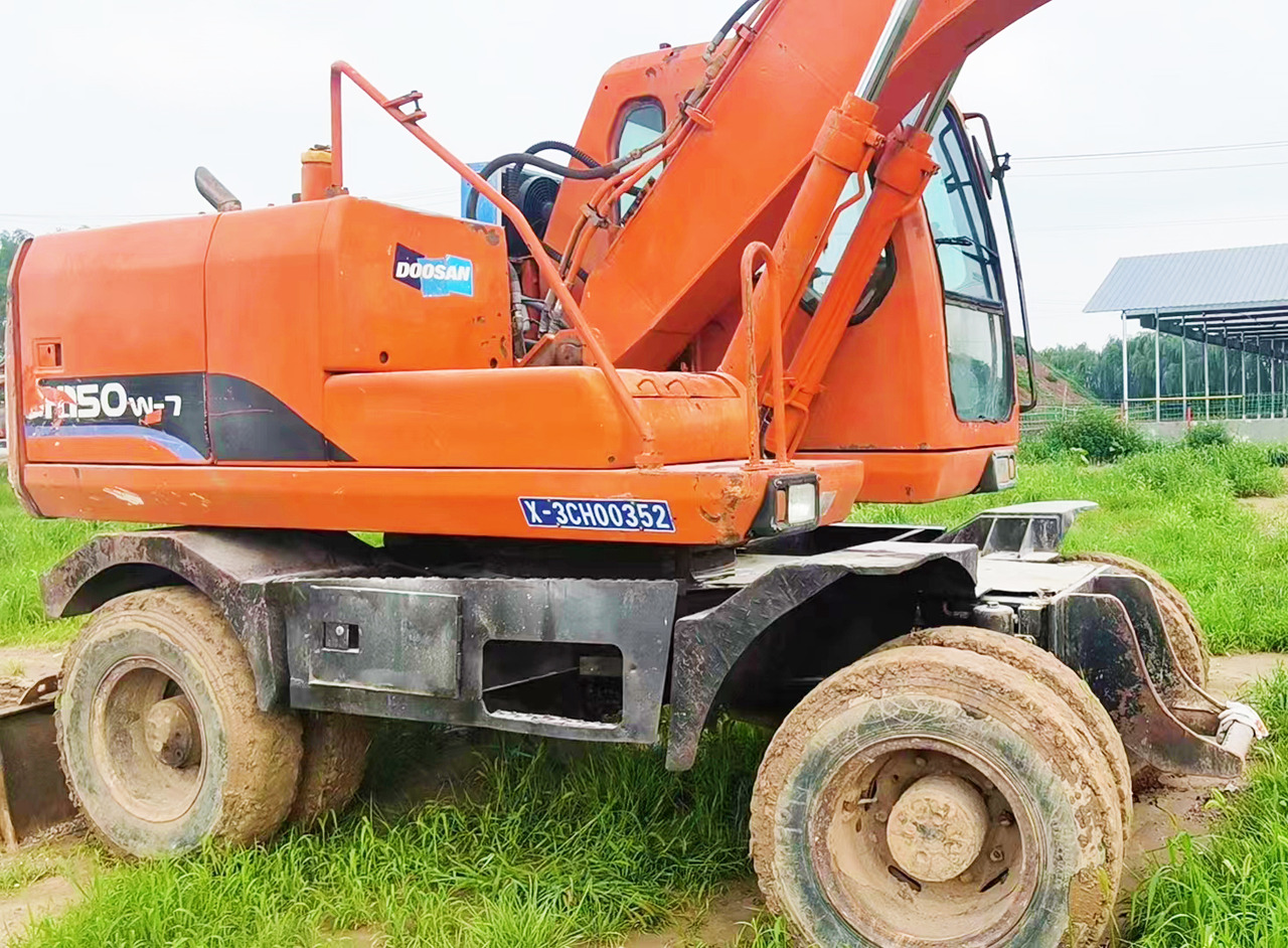 Doosan Used Heavy Construction Machinery DH150W-7 Crawler Excavator - Ekskavator me goma: foto 3 Doosan Used Heavy Construction Machinery DH150W-7 Crawler Excavator - Ekskavator me goma: foto 3