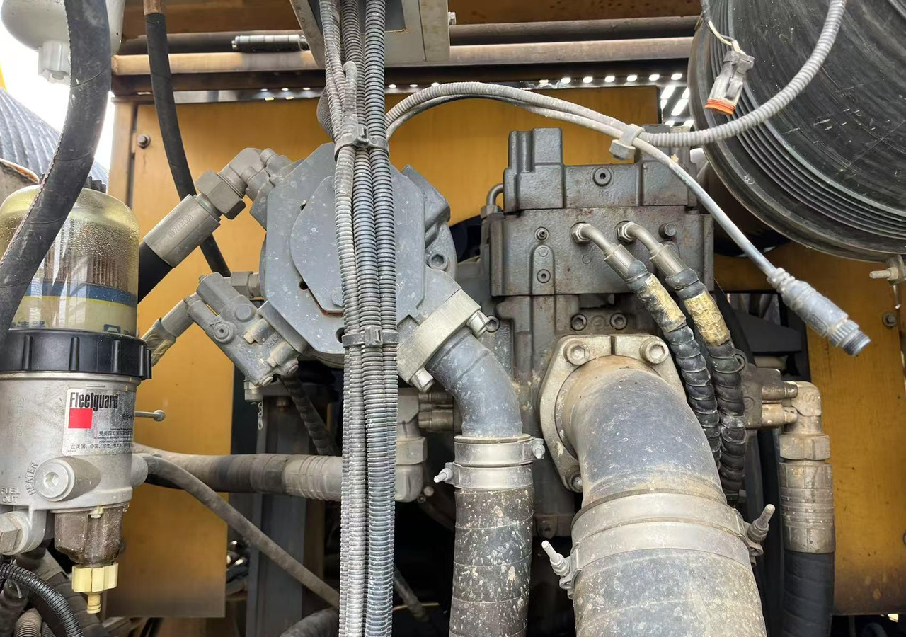 XCMG 2020 XRS1050 used crawler rotary drilling rig machine - Sondë shpimi: foto 4 XCMG 2020 XRS1050 used crawler rotary drilling rig machine - Sondë shpimi: foto 4