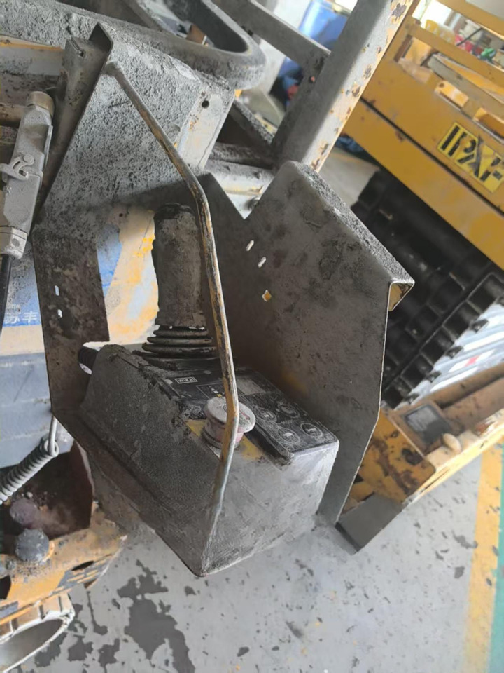 XCMG GTJZ1212 12m used lifting work table scissor lift price - Ngritës gërshërë: foto 3 XCMG GTJZ1212 12m used lifting work table scissor lift price - Ngritës gërshërë: foto 3