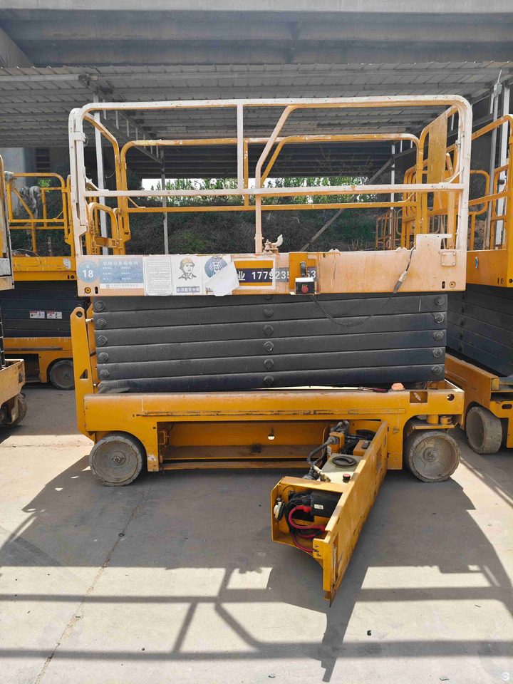 XCMG GTJZ1412 14m diesel hydraulic used scissor lift platform - Ngritës gërshërë: foto 2 XCMG GTJZ1412 14m diesel hydraulic used scissor lift platform - Ngritës gërshërë: foto 2